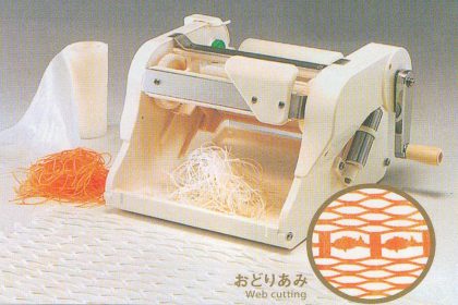 Katsuramuki slicing machine for thin strips of vegetables