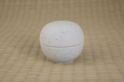 Bowl w/Lid- White/Blue  6.4 x 5.7cmh